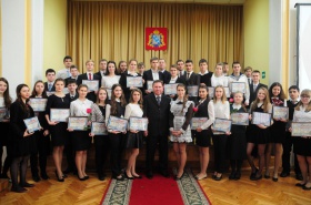 Лучшие железногорские школьники получили именные стипендии Губернатора Курской области