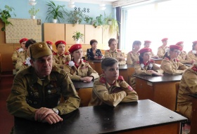 Железногорские полицейские провели урок мужества для юнармейцев школы №7