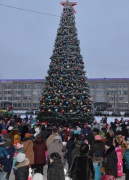 На площади КЦ «Русь» открыли главную елку города