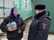 В Железногорском районе полицейские поздравили жителей своих административных участков со Старым Новым годом 